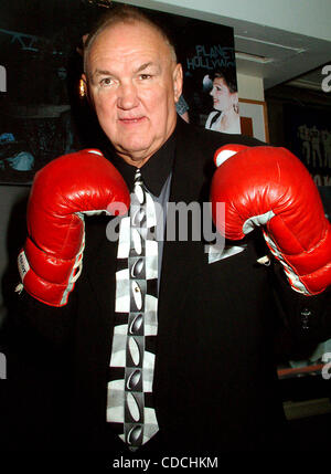 K34098ML.CHUCK WEPNER, A FORMER HEAVYWEIGHT BOXER HAS FILED A LAWSUIT AGAINST  SYLVESTER STALLONE. WEPNER CLAIMS HE WAS THE INSPIRATION FOR THE ROCKY CHARACTER AND THAT STALLONE OWES HIM MONEY FOR USING NAME IN PROMOTION OF THE ROCKY MOVIES. MICKEY MANTLE'S, NEW YORK New York 11/13/2003.  /    2003. Stock Photo