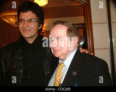 GINO VANNELLI AT A PRESS LUNCH AND LIVE PERFORMANCE TO CELEBRATE THE RELEASE OF HIS NEW ALBUM 'CANTO''  SHELLY'S , NEW YORK New York.06/05/2003.K31007ML.  /    GINO VANNELLI AND JOE FRANKLIN(Credit Image: Â© Mitchell Levy/Globe Photos/ZUMAPRESS.com) Stock Photo