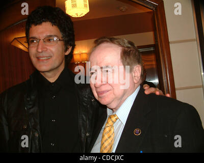 GINO VANNELLI AT A PRESS LUNCH AND LIVE PERFORMANCE TO CELEBRATE THE RELEASE OF HIS NEW ALBUM 'CANTO''  SHELLY'S , NEW YORK New York.06/05/2003.K31007ML.  /    GINO VANNELLI AND JOE FRANKLIN(Credit Image: Â© Mitchell Levy/Globe Photos/ZUMAPRESS.com) Stock Photo