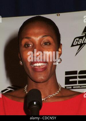 K33556ML  PRESS CONFERENCE FOR THE WOMEN'S SPORTS FOUNDATION AT WALDORF ASTORIA, NEW YORK New York 10/20/2003.  /    LISA LESLIE(Credit Image: Â© Mitchell Levy/Globe Photos/ZUMAPRESS.com) Stock Photo