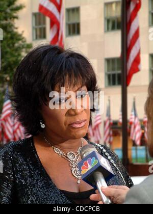 PATTI LABELLE AND SKITCH HENDERSON TO PERFORM UNDER THE STARS AT KICK-OFF CELEBRATION FOR CENTENNIAL OF FLIGHT EXHIBIT AT ROCKEFELLER CENTER, NEW YORK New York.07/29/2003.K31984ML.  /    PATTI LABELLE(Credit Image: Â© Mitchell Levy/Globe Photos/ZUMAPRESS.com) Stock Photo