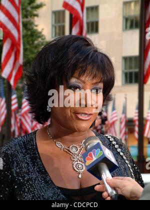 PATTI LABELLE AND SKITCH HENDERSON TO PERFORM UNDER THE STARS AT KICK-OFF CELEBRATION FOR CENTENNIAL OF FLIGHT EXHIBIT AT ROCKEFELLER CENTER, NEW YORK New York.07/29/2003.K31984ML.  /    PATTI LABELLE(Credit Image: Â© Mitchell Levy/Globe Photos/ZUMAPRESS.com) Stock Photo