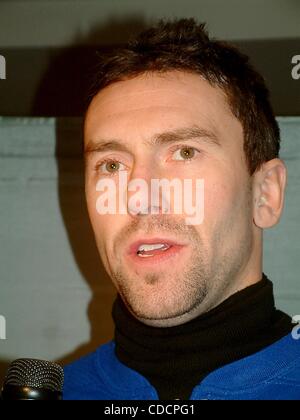 k28739ML  SD0129.''THE NINTH ANNUAL SKATE WITH THE GREATS''.BENEFIT FOR THE .RONALD MACDONALD HOUSE OF NEW YORK.ROCKEFELLER SKATING RINK, .ROCKEFELLER CENTER, NYC.  /    2003.PETR NEDVED(Credit Image: Â© Mitchell Levy/Globe Photos/ZUMAPRESS.com) Stock Photo