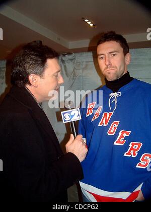 k28739ML  SD0129.''THE NINTH ANNUAL SKATE WITH THE GREATS''.BENEFIT FOR THE .RONALD MACDONALD HOUSE OF NEW YORK.ROCKEFELLER SKATING RINK, .ROCKEFELLER CENTER, NYC.  /    2003.PETR NEDVED(Credit Image: Â© Mitchell Levy/Globe Photos/ZUMAPRESS.com) Stock Photo