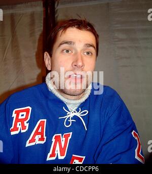 k28739ML  SD0129.''THE NINTH ANNUAL SKATE WITH THE GREATS''.BENEFIT FOR THE .RONALD MACDONALD HOUSE OF NEW YORK.ROCKEFELLER SKATING RINK, .ROCKEFELLER CENTER, NYC.  /    2003.RADEK DVORAK(Credit Image: Â© Mitchell Levy/Globe Photos/ZUMAPRESS.com) Stock Photo