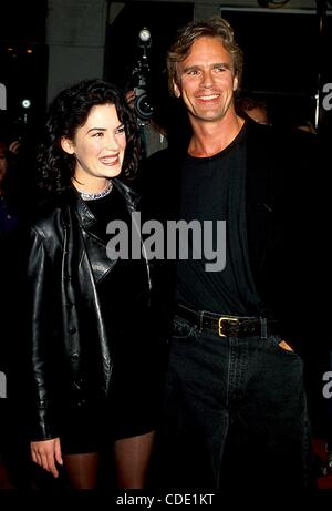 LARA FLYNN BOYLE with Richard Dean Anderson.The usual suspects premiere ...