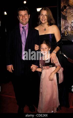 Jan. 1, 2011 - Hollywood, California, U.S. - I8299PR.THE LORD OF THE RINGS: THE RETURN OF THE KING NORTH AMERICAN PREMIERE, AT MANN VILLAGE THEATRE. WESTWOOD, CA. 12/03/2003.  / /   2003.SEAN ASTIN WITH WIFE AND DAUGHTER(Credit Image: Â© Phil Roach/Globe Photos/ZUMAPRESS.com) Stock Photo