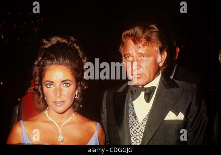 FILE PHOTO - ELIZABETH TAYLOR, 79, the Oscar-winning movie goddess and pioneering AIDS activist whose off-screen marriages, divorces and death defying exploits rivaled her films for drama died March 23, 2011 of congestive heart failure. PICTURED - 1970 - ELIZABETH TAYLOR and RICHARD BURTON. (Credit  Stock Photo