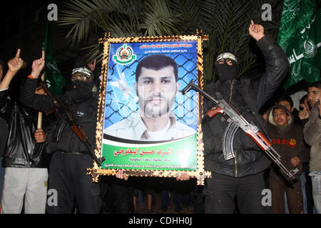 Feb 07, 2011 - Gaza City, Gaza Strip - Palestinian Hamas militants take part in a rally in front of the house of the prisoner Ashraf al-Balogei in Gaza City. (Credit Image: &#169; Mohammed Asad/apaimages/ZUMAPRESS.com) Stock Photo