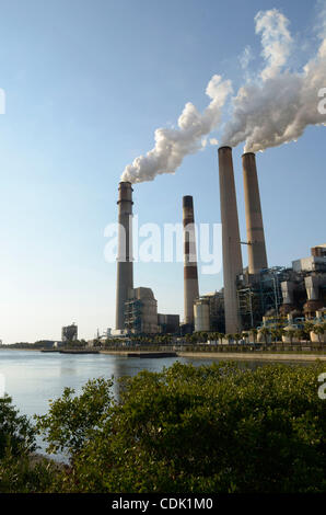 Mar 07, 2011 - Apollo Beach, Florida, USA - Emissions rise from the stacks of the coal-fired power-generating units of the Big Bend Power Station in Apollo Beach, Florida. The power plant, owned by Tampa Electric services the west Central Florida region. (Credit Image: © Phelan Ebenhack/ZUMAPRESS.co Stock Photo