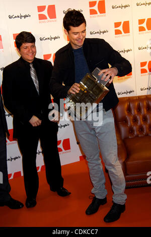 British actor ORLANDO BLOOM, poses for the media during the presentation of the fragrance 'Orange,' by Hugo Boss, in Madrid, central Spain. Bloom stated that he feels more attractive than ever after settling down with Australian model Miranda and after the birth of their son Flynn. Orlando Bloom Pre Stock Photo