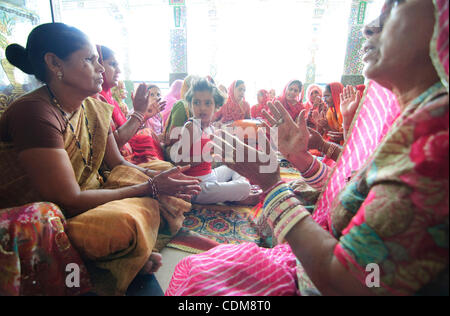 Apr 02, 2011 - Merta City, Rajasthan, India - Hindu women sing in ...