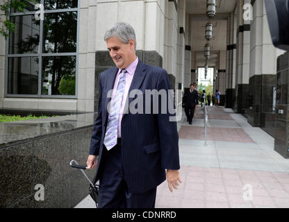 June 27, 2011 - Orlando, Florida, U.S. - Prosecutor JEFF ASHTON walks to the entrance of the Orange County Courthouse during the Casey Anthony murder trial. Casey Anthony is charged with killing her two-year-old daughter Caylee in 2008. (Credit Image: &#169; Phelan Ebenhack/ZUMAPRESS.com) Stock Photo