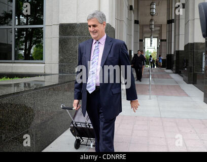 June 27, 2011 - Orlando, Florida, U.S. - Prosecutor JEFF ASHTON walks to the entrance of the Orange County Courthouse during the Casey Anthony murder trial. Casey Anthony is charged with killing her two-year-old daughter Caylee in 2008. (Credit Image: &#169; Phelan Ebenhack/ZUMAPRESS.com) Stock Photo