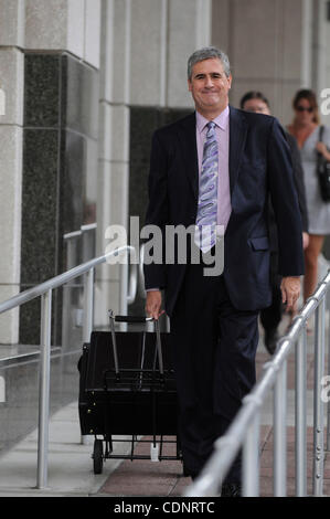 June 27, 2011 - Orlando, Florida, U.S. - Prosecutor JEFF ASHTON walks to the entrance of the Orange County Courthouse during the Casey Anthony murder trial. Casey Anthony is charged with killing her two-year-old daughter Caylee in 2008. (Credit Image: &#169; Phelan Ebenhack/ZUMAPRESS.com) Stock Photo
