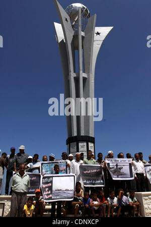 July 05, 2011 - Gaza City, Gaza Strip - Palestinian fishermen and children hold banners during a rally in Gaza City in support of the international Freedom Flotilla hoping to breach Israel's sea blockade on Gaza as it remained banned by Greece from setting sail. (Credit Image: © Mohammed Asad/apaima Stock Photo