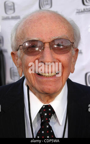 Mar. 7, 2004 - Hollywood, California, U.S. - K35926EG.TV LAND AWARDS: A CELEBRATION OF CLASSIC TV AT THE HOLLYWOOD PALLADIUM IN  HOLLYWOOD, CA..03/07/2004.  /EGI/   2004 .SHERWOOD SCHWARTZ(Credit Image: © Ed Geller/Globe Photos/ZUMAPRESS.com) Stock Photo