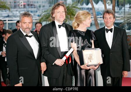 May 22, 2011 - Hollywood, California, U.S. - LUC BESSON, BILL POHLAD, DEDE GARDNER and .accepting the Golden Palm award on behalf of Terrence Malik.winnerÃ‚Â´s photocall.64th Cannes Film Festival.Cannes, France.May 22, 2011. 2011(Credit Image: Â© Roger Harvey/Globe Photos/ZUMAPRESS.com) Stock Photo