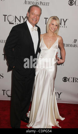 June 12, 2011 - New York, New York, U.S. - KELSEY GRAMMER and his wife KAYTE WALSH attend the 65th Annual Tony Awards held at the Beacon Theater. (Credit Image: © Nancy Kaszerman/ZUMAPRESS.com) Stock Photo