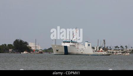 Jul 10, 2011 - Cape Canaveral, Florida, U.S. - MV Liberty Star passes into the Banana River after going through Canaveral Lock with the first of space shuttle Atlantis's two solid rocket boosters (Credit Image: © Joel Kowsky/ZUMApress.com) Stock Photo