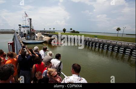 Jul 10, 2011 - Cape Canaveral, Florida, U.S. - MV Liberty Star sits in Canaveral Lock with the first of space shuttle Atlantis's two solid rocket boosters as onlookers take pictures (Credit Image: © Joel Kowsky/ZUMApress.com) Stock Photo