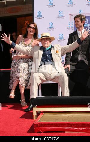 Apr 30, 2011 - Los Angeles, California, USA - Actor PETER O'TOOLE and family KATE O'TOOLE, LORCAN O'TOOLE  at his Hand & Footprint Ceremony, Grauman's Chinese Theater, Hollywood. (Credit Image: © Jeff Frank/ZUMAPRESS.com) Stock Photo