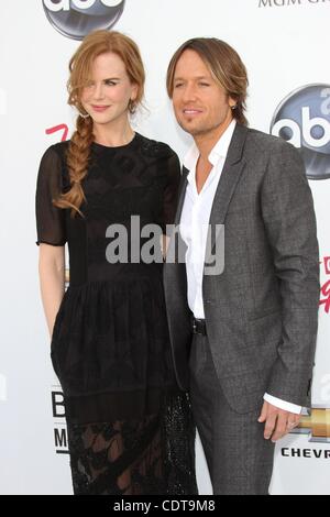 (L-R) Actress Nicole Kidman and singer Keith Urban attend the 51st ...