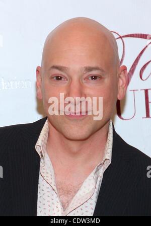 Apr. 16, 2011 - Los Angeles, California, U.S. - Evan Handler. UCLA's Jonsson Comprehensive Cancer Center's ''2011 Tast For A Cure'' Fundraiser held at The Beverly Wilshire Hotel,Beverly Hills, CA. April 15 - 2011.(Credit Image: Â© TLeopold/Globe Photos/ZUMAPRESS.com) Stock Photo