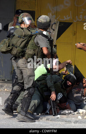 Undercover Israeli Police And Border Police Officers Arrest Palestinian ...