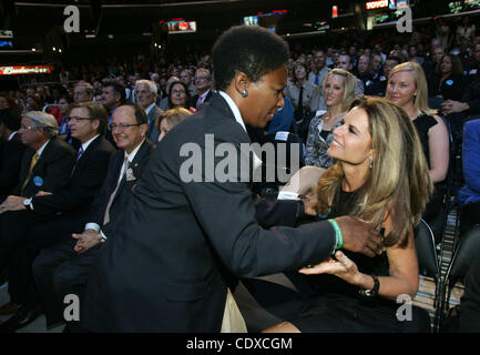 Maria Shriver, daughter of Special Olympics founder Eunice Kennedy Shriver and  Loretta Claiborne, a Special Olympics athlete and board member of Special Olympics International at a news conference to announce that Los Angeles will host the 2015 Special Olympics World Summer Games, at Staples Center Stock Photo