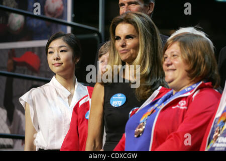 Yuna Kim (L), Olympics Gold Medalist in figure skating and Special Olympics Global Ambassador and Maria Shriver (center), daughter of Special Olympics founder Eunice Kennedy Shriver, at a news conference to announce that Los Angeles will host the 2015 Special Olympics World Summer Games, at Staples  Stock Photo