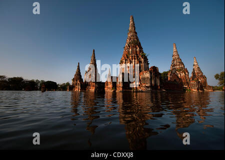 Nov. 10, 2011 - Ayutthaya, Bangkok, Thailand - Flooded  Chaiwatthanaram  temple  in Ayutthaya..In may parts of the Ayutthaya town floodwaters have receded, clear up operation started while main tourist attractions remain partially inundated..Floods in Thailand have killed more than 529 people, affec Stock Photo