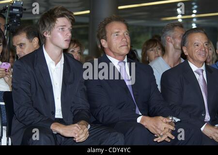 Oct. 7, 2011 - Madrid, Spain - Arnold Schwarzenegger and his son, Patrick, attend 'Arnold Classic Europe' 2011 Party at Cecilio Rodriguez's Gardens in Madrid (Credit Image: © Jack Abuin/ZUMAPRESS.com) Stock Photo