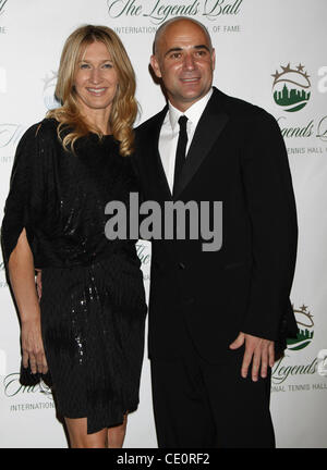 Steffi Graf and Andre Agassi arrive at the Longines Los Angeles Masters ...