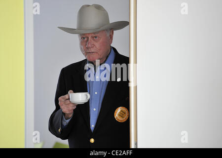 Larry Hagman visists solar panel producer Solarworld AG. Freiberg, Germany - 25.11.2010 Stock Photo