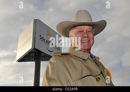 Larry Hagman visists solar panel producer Solarworld AG. Freiberg, Germany - 25.11.2010 Stock Photo