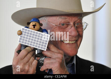 Larry Hagman visists solar panel producer Solarworld AG. Freiberg, Germany - 25.11.2010 Stock Photo