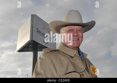 Larry Hagman visists solar panel producer Solarworld AG. Freiberg, Germany - 25.11.2010 Stock Photo