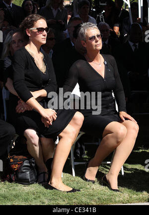 Jamie Lee Curtis and her daughter Annie Guest  attend the funeral for Curtis' father, actor Tony Curtis, at the Palm Mortuary & Cemetery. Curtis died on September 29 at age 85 Henderson, Nevada - 04.10.10 Stock Photo