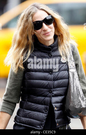 Sarah Jessica Parker walking with her son to a doctor's office in Manhattan New York City, USA - 07.10.10 Stock Photo