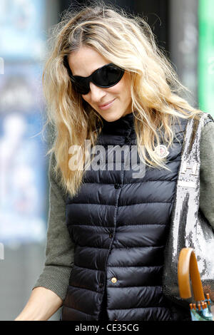 Sarah Jessica Parker walking with her son to a doctor's office in Manhattan New York City, USA - 07.10.10 Stock Photo