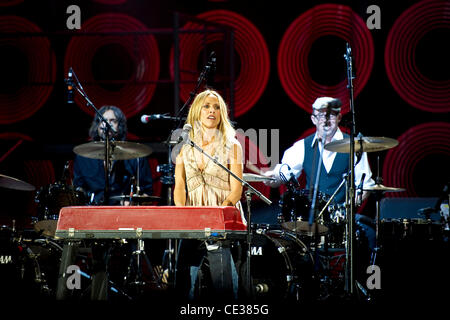 Sheryl Crow performing at the Hammersmith Apollo. London, England -  13.10.10 Stock Photo