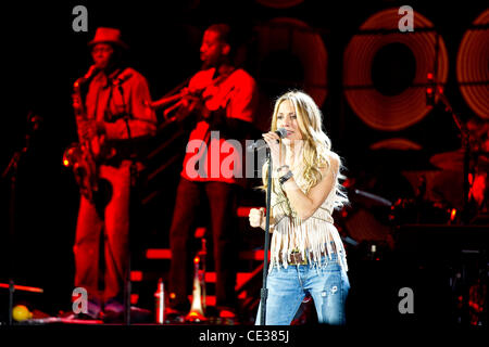 Sheryl Crow performing at the Hammersmith Apollo. London, England -  13.10.10 Stock Photo