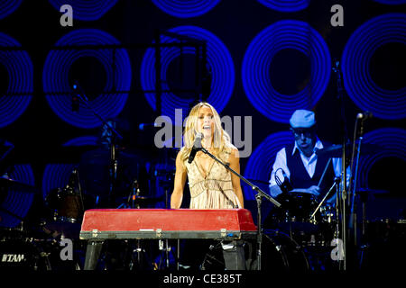 Sheryl Crow performing at the Hammersmith Apollo. London, England -  13.10.10 Stock Photo