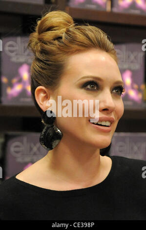 Hilary Duff  signing copies of her book 'Elixir' at Barnes & Noble  Miami, Florida - 15.10.10 Stock Photo