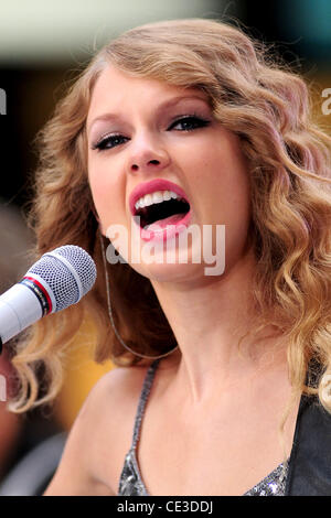 Taylor Swift performs live on the 'Today Show' at Rockefeller Center New York City, USA - 26.10.10 Stock Photo