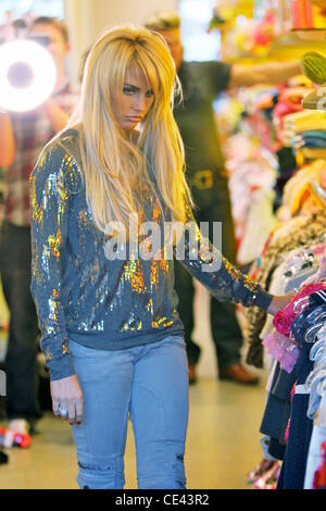 Katie Price aka Jordan  shops at Kitson for Kids after having lunch at the Ivy restaurant with friends Los Angeles, California - 13.12.10 Stock Photo