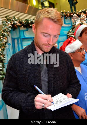 Ronan Keating  at Celebrity Ward Walk at Our Ladys Hospital. Dublin, Ireland - 17.12.10. Stock Photo