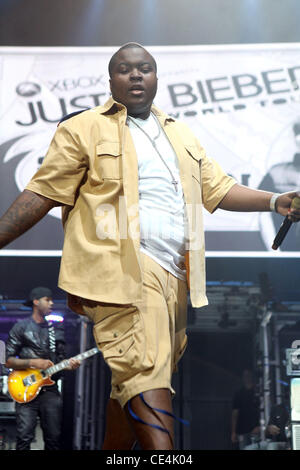 Singer Sean Kingston performs on stage during Justin Bieber's 'My World ...