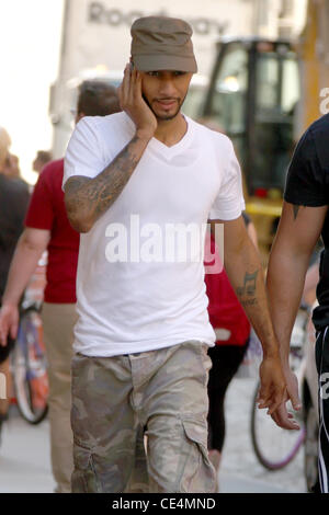 Swizz Beatz aka Kasseem Dean talking on his cell phone while walking to his gym in Manhattan New York City, USA - 08.09.10 Stock Photo